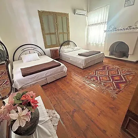 Bayraktar Konagi Center بيت ريفي دمرة